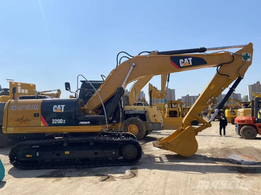 CAT 320 D 2 Средни екскаватори 7т - 12т