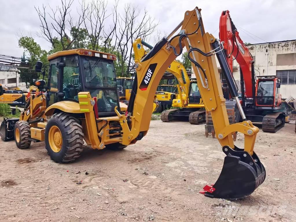 CAT 420 F Товарач със заден ексватор