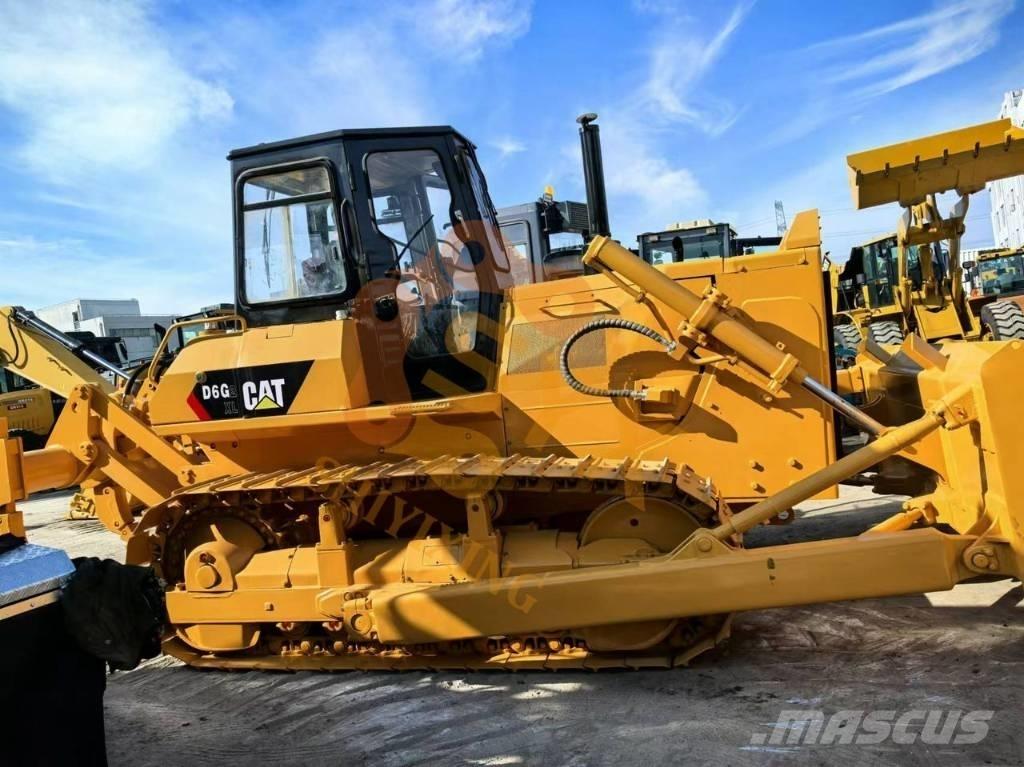 CAT D6G Верижни булдозери
