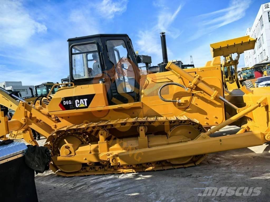 CAT D6G Верижни булдозери

