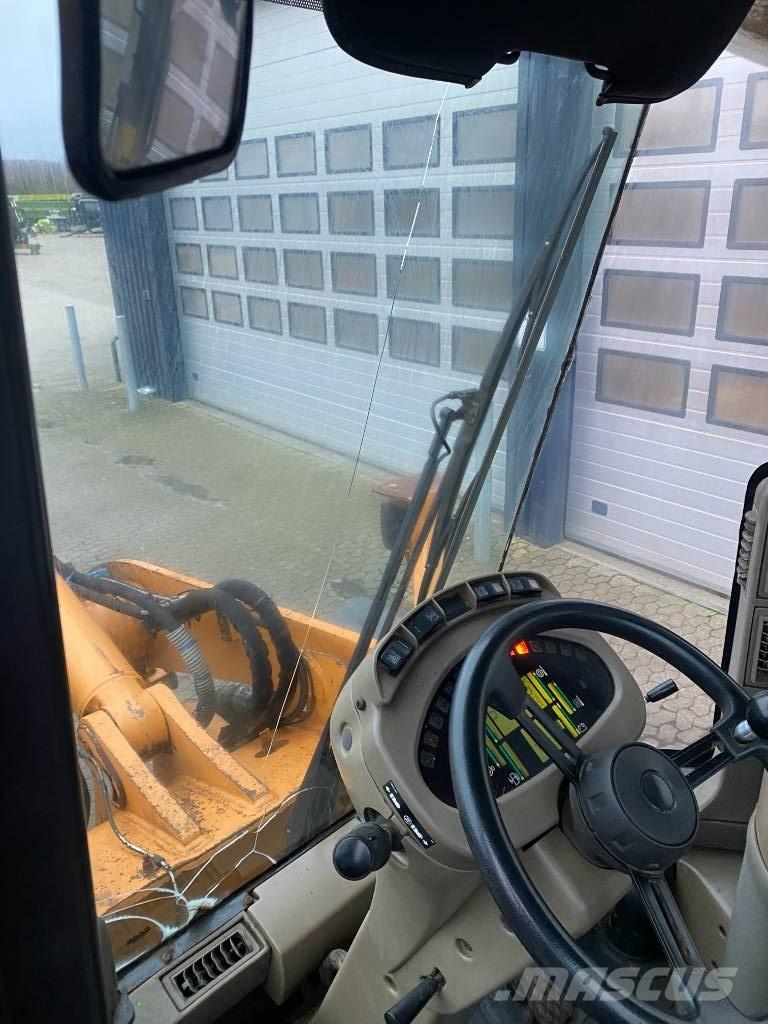 CASE 621 D Колесни товарачи