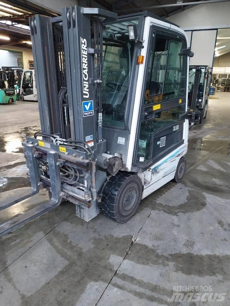 UniCarriers QX25 Електрически вилични кари-повдигачи