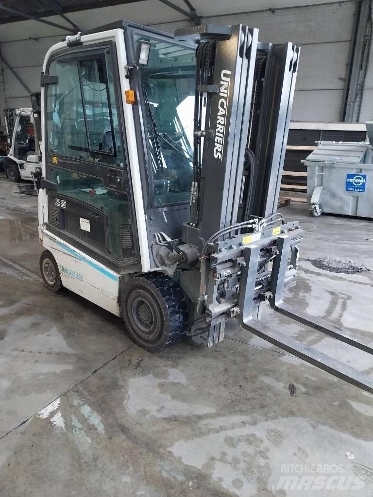 UniCarriers QX25 Електрически вилични кари-повдигачи