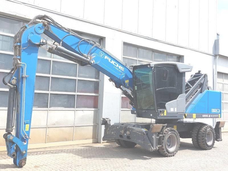 Fuchs MHL 320 F Оператори на отпадъци/индустрия
