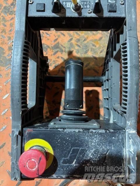 JLG ES3246 Ножични работни платформи