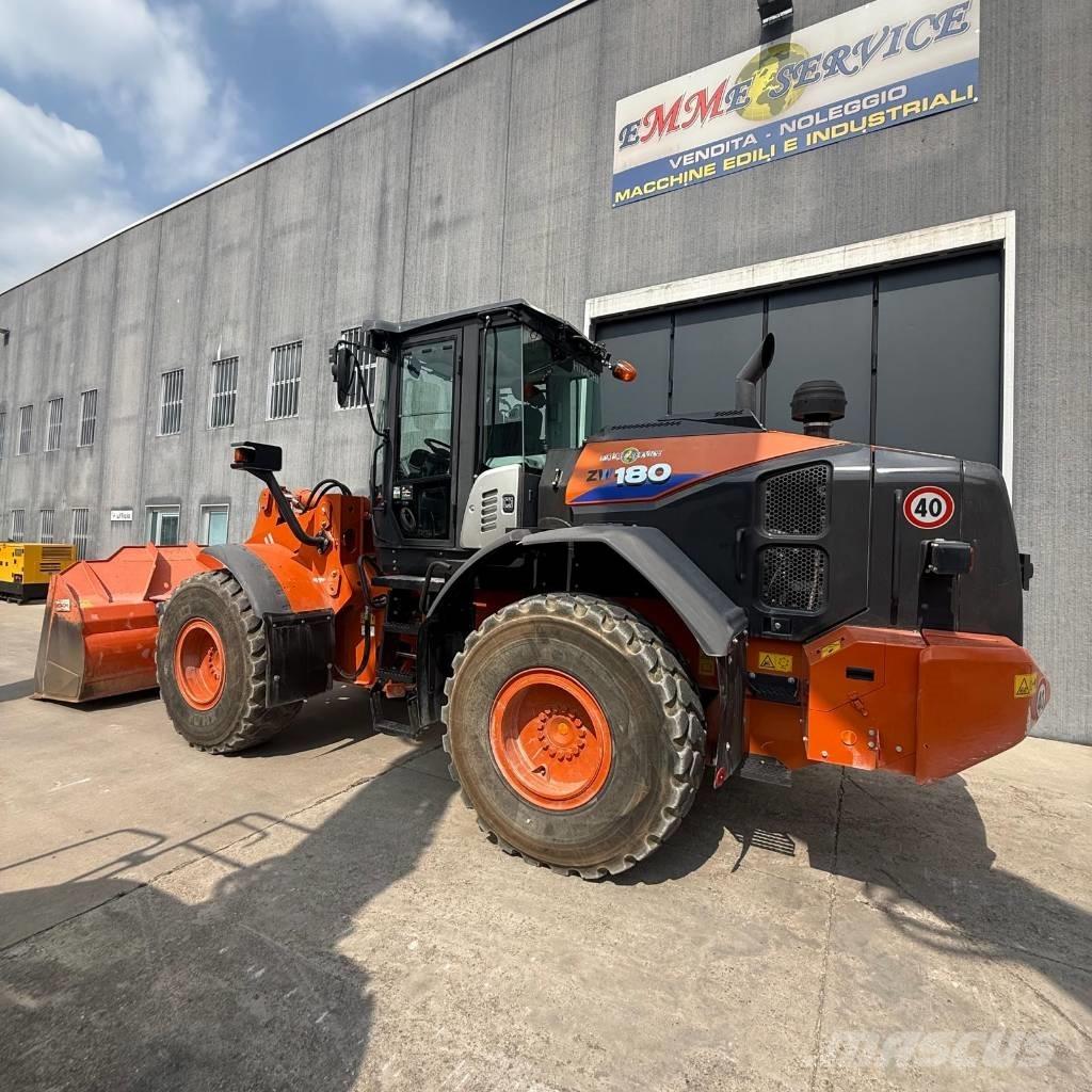 Hitachi ZW180-6 Колесни товарачи