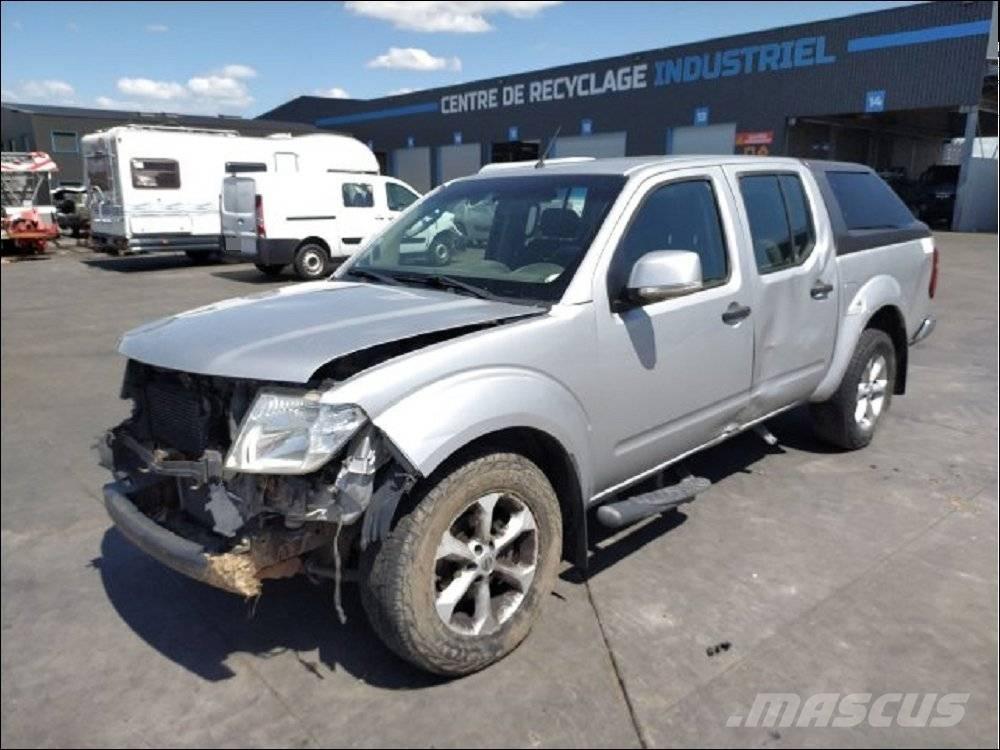 Nissan Navara 1 Пикапи