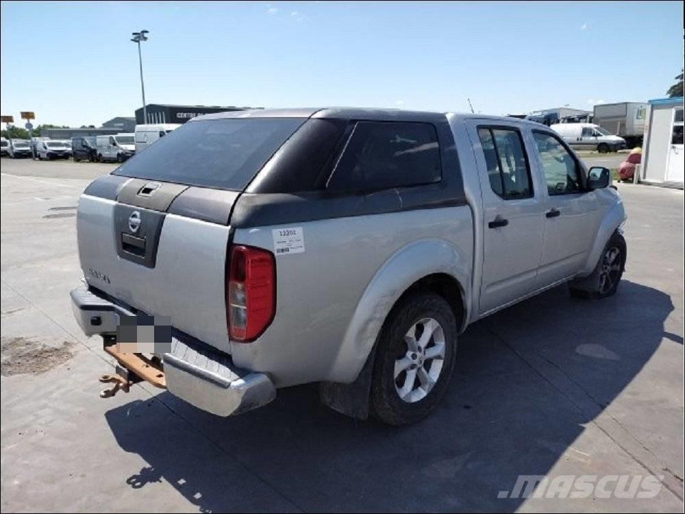 Nissan Navara 1 Пикапи