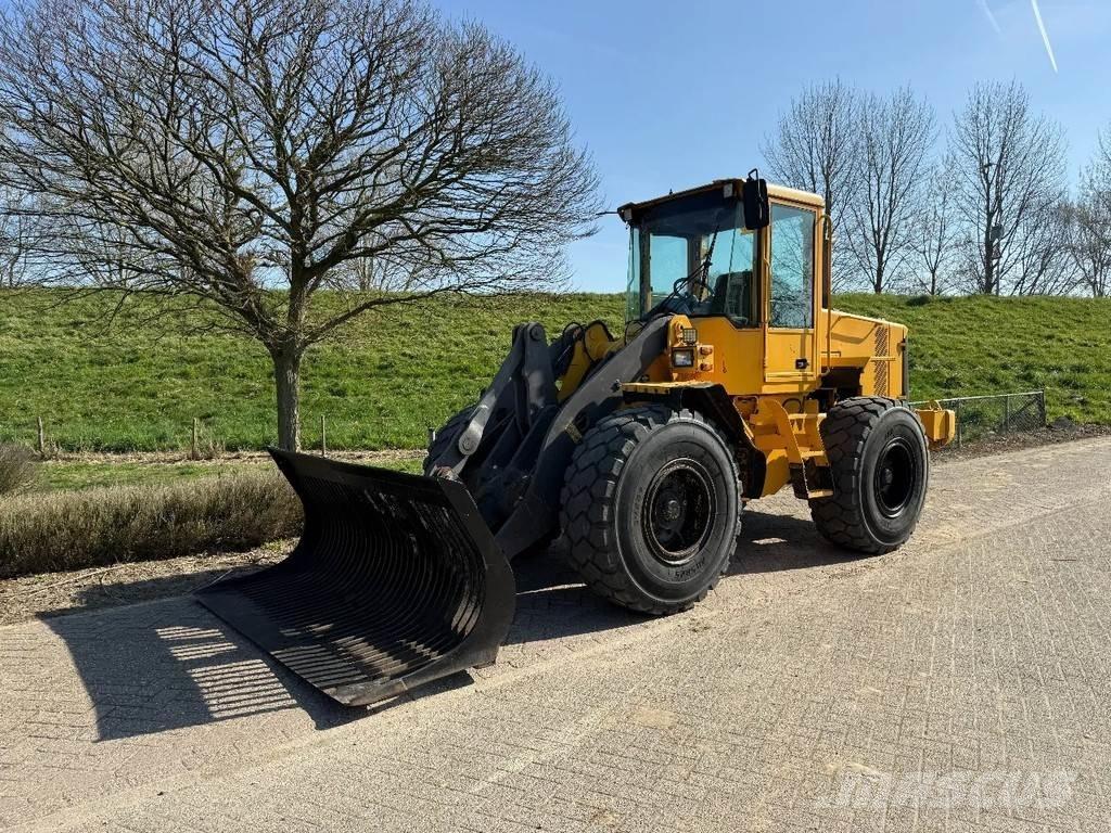 Volvo L70D Колесни товарачи