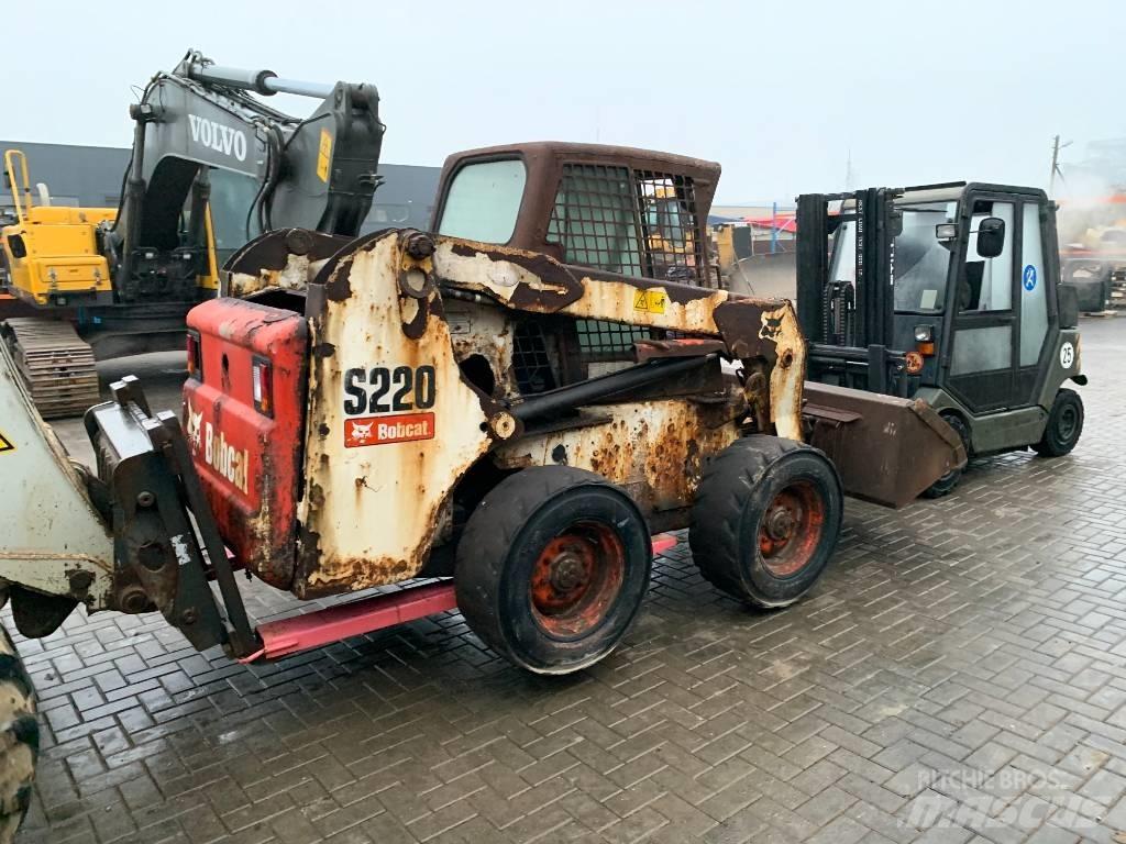 Bobcat S 220 Предаване