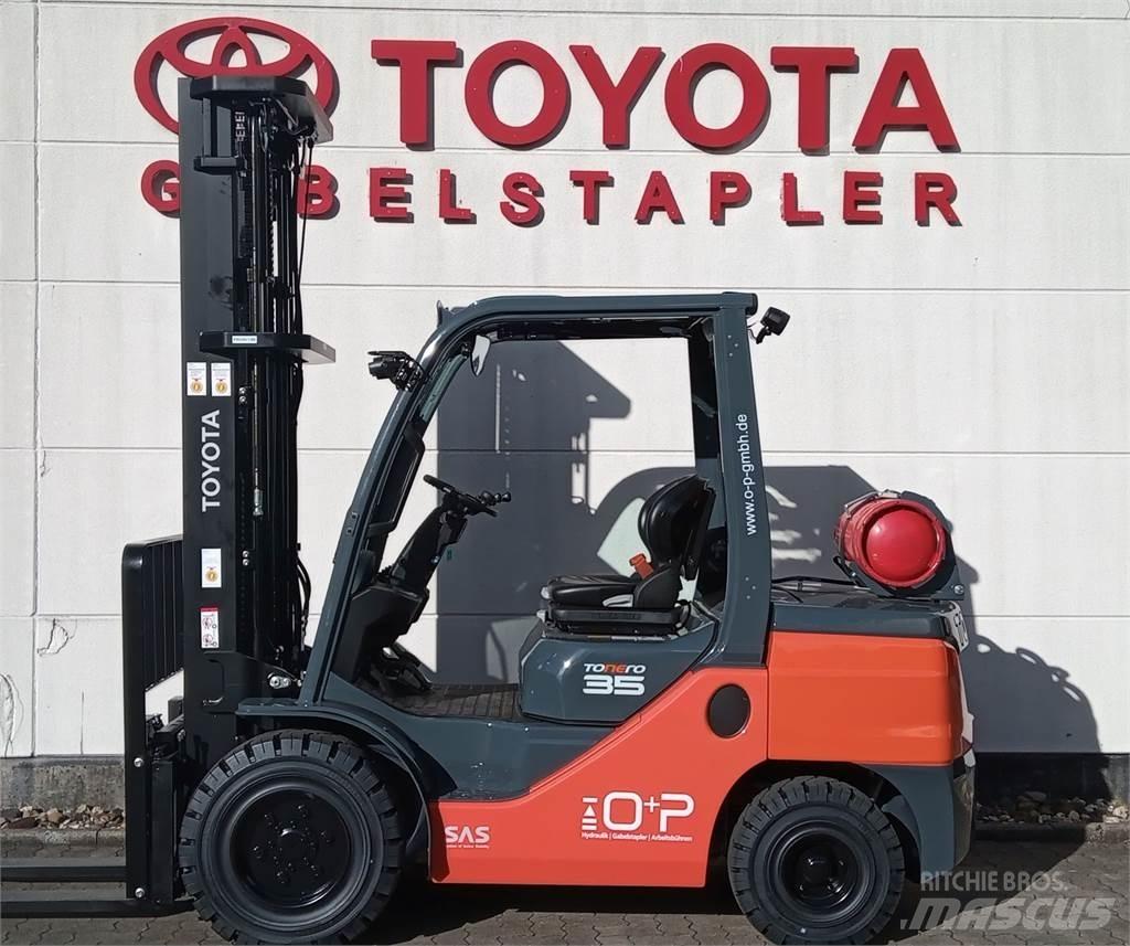 Toyota 02-8FGJF35 Камиони с АГУ