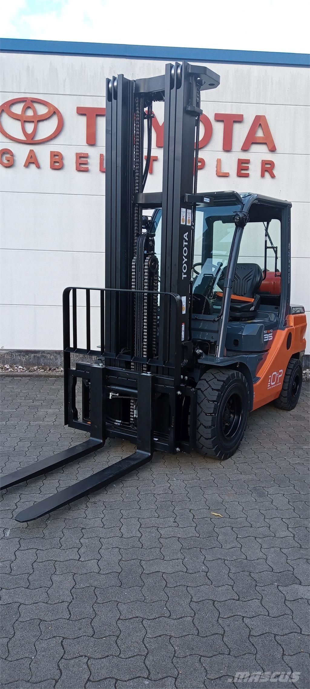 Toyota 02-8FGJF35 Камиони с АГУ