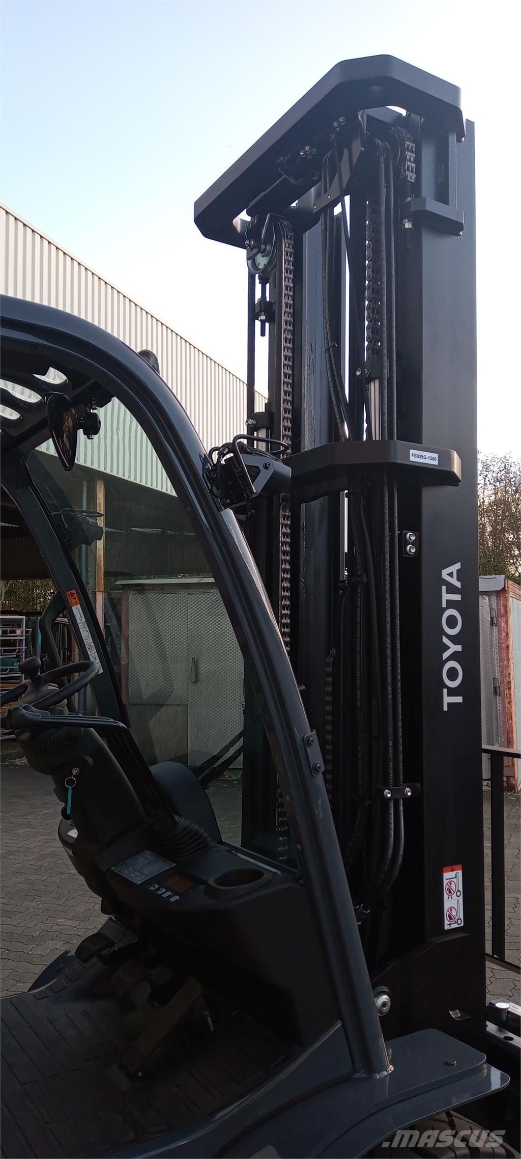 Toyota 02-8FGJF35 Камиони с АГУ