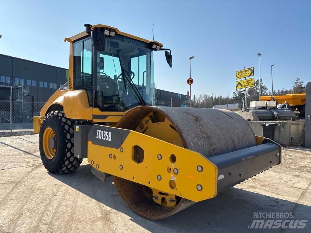Volvo SD 135 B Еднобарабанни ролки
