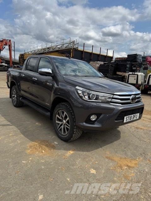 Toyota Hilux Пикапи