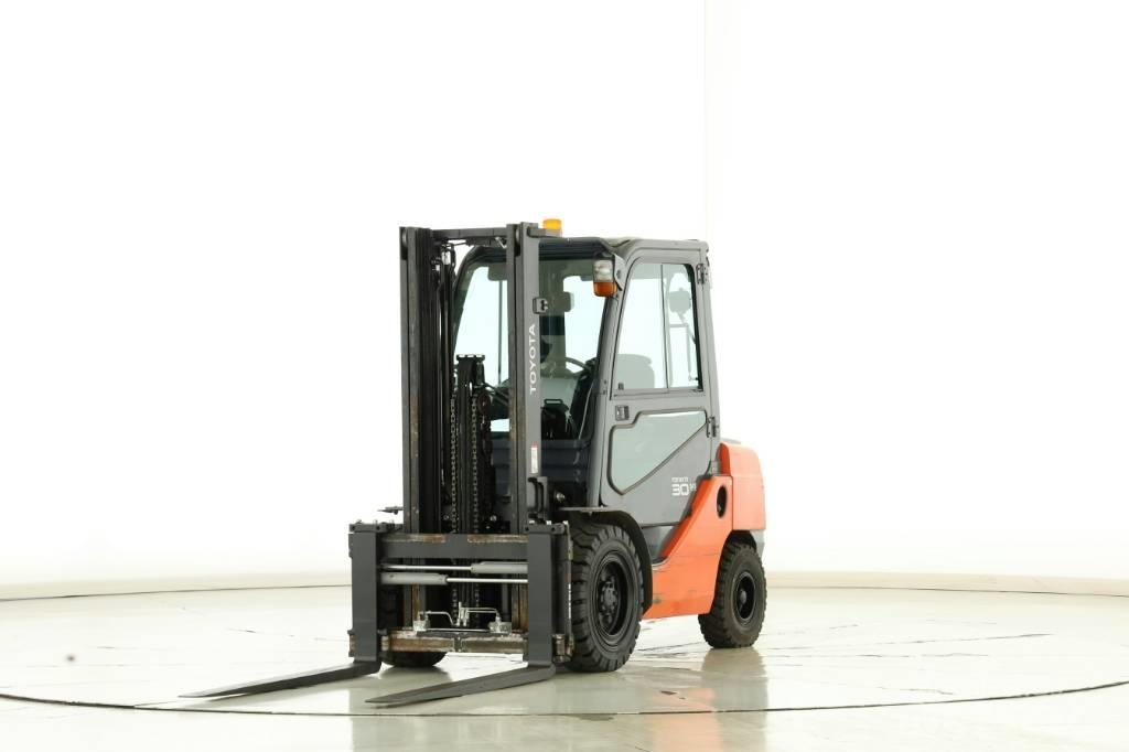 Toyota 02-8-FDF-30 Дизелови камиони