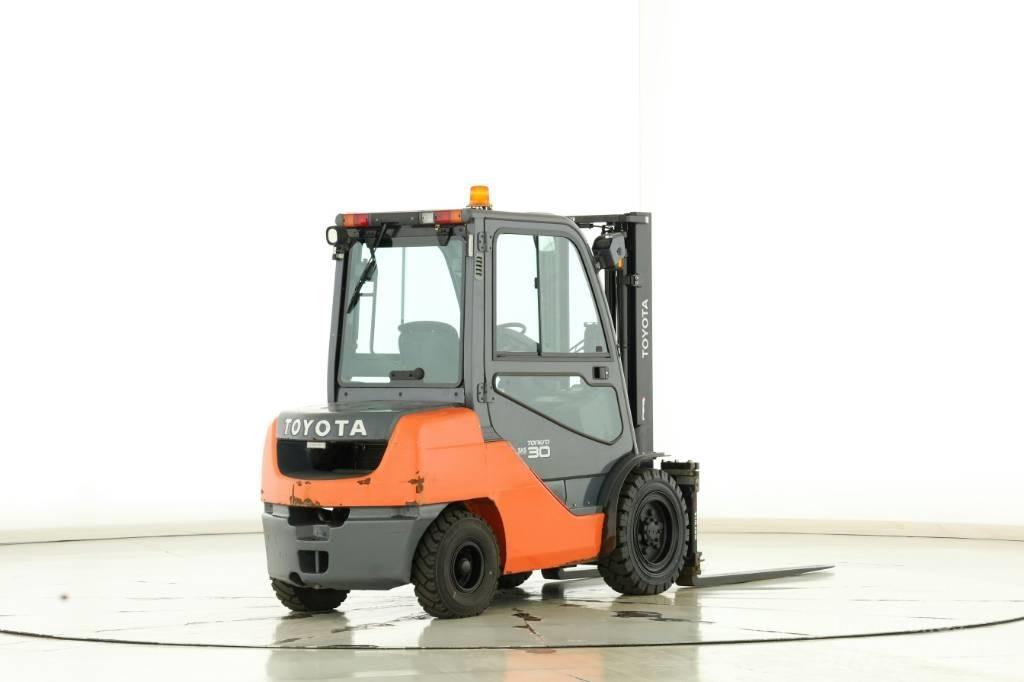 Toyota 02-8-FDF-30 Дизелови камиони