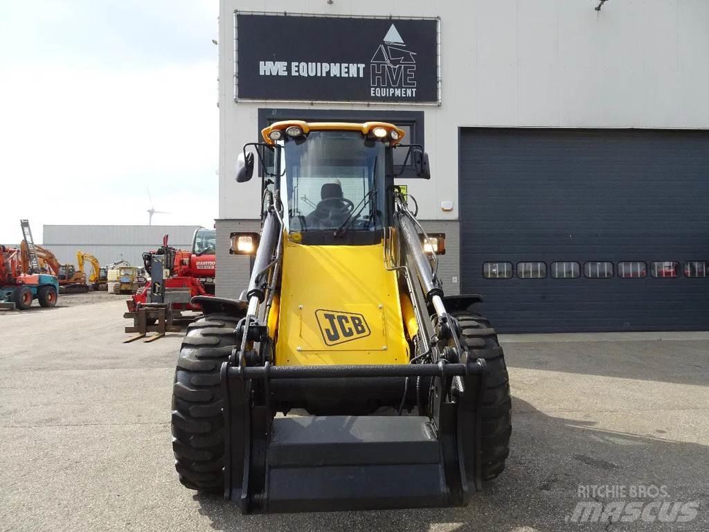 JCB 416 Колесни товарачи