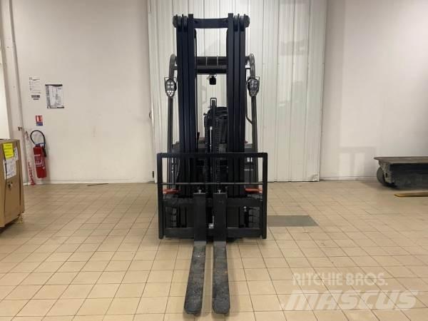 Manitou ME320 Камиони за херавни местности