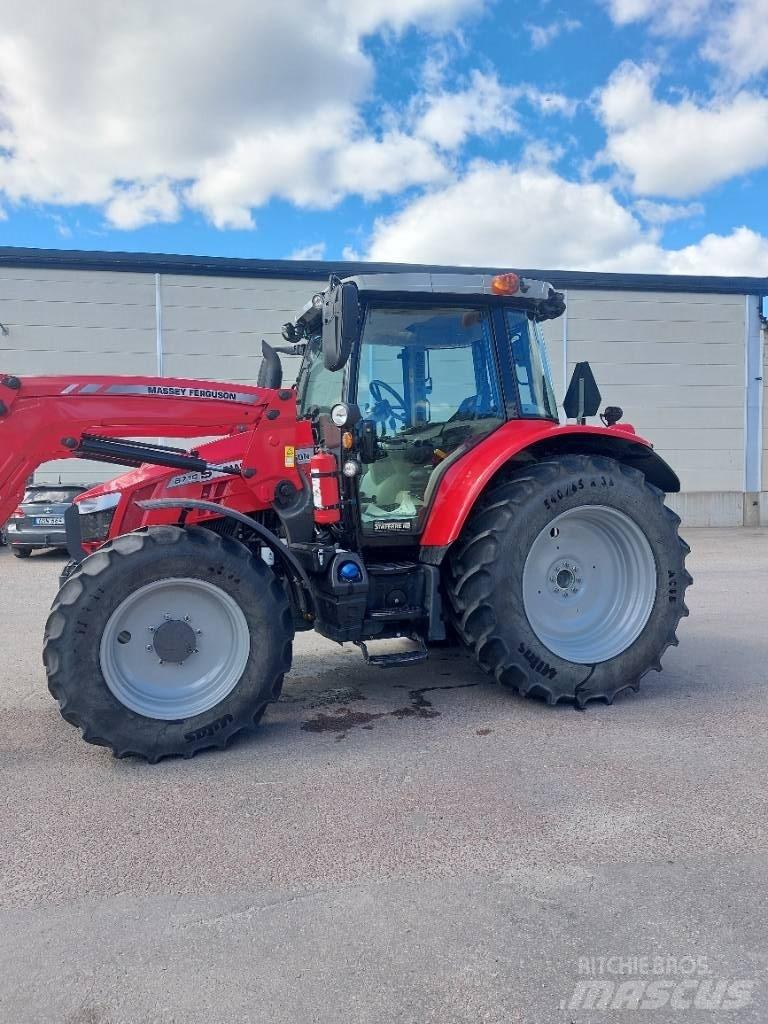 Massey Ferguson 5710 Трактори