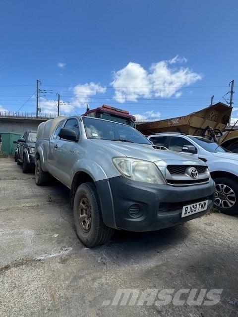 Toyota Hilux Пикапи