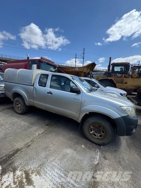 Toyota Hilux Пикапи