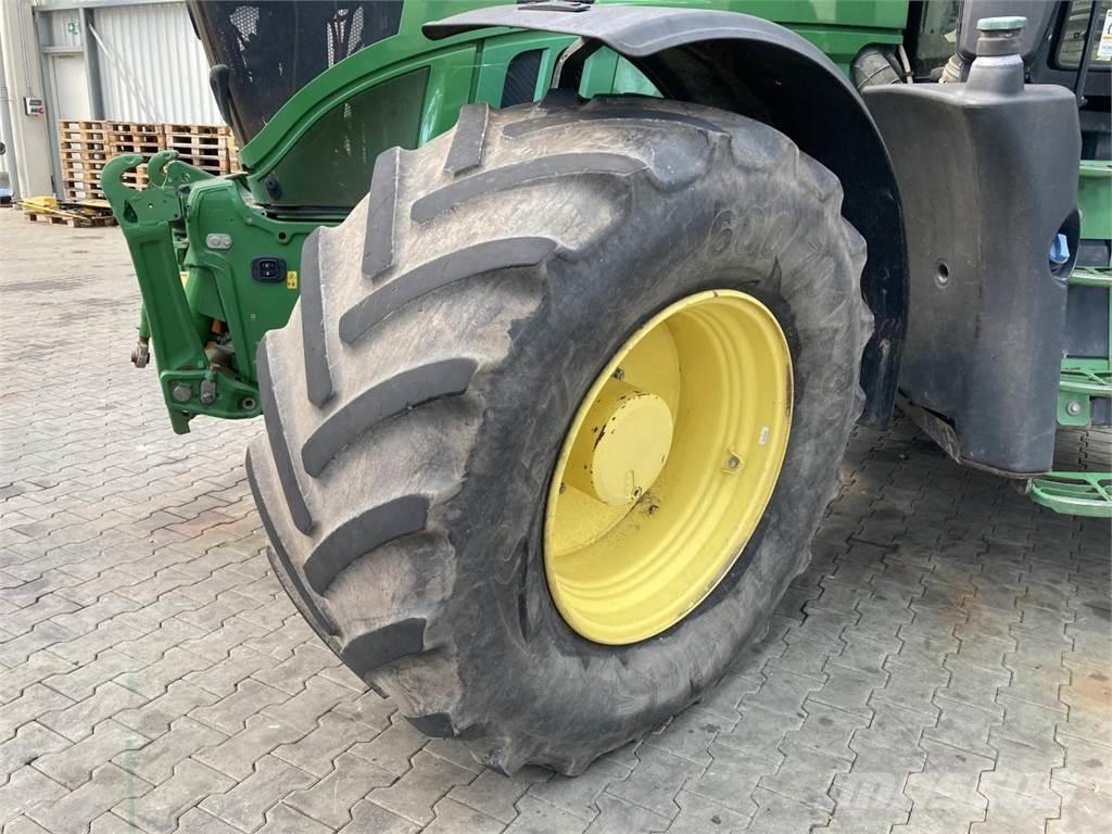 John Deere 6230R Трактори