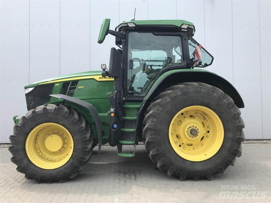 John Deere 7R 330 Трактори