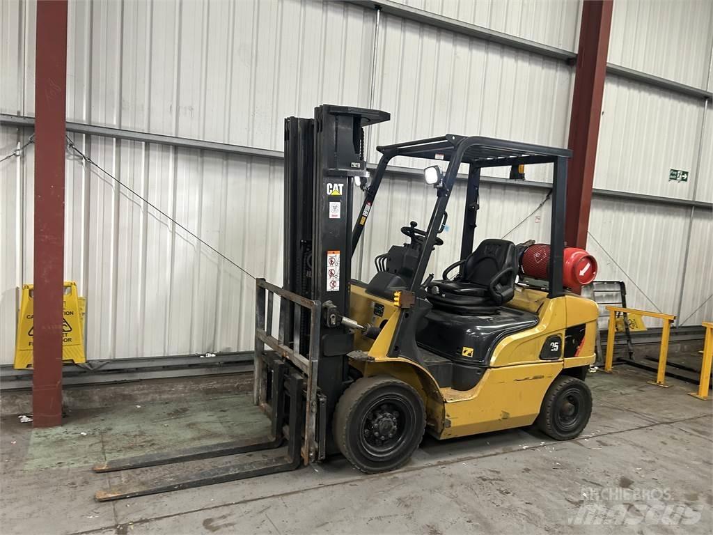 CAT GP25NT Камиони с АГУ