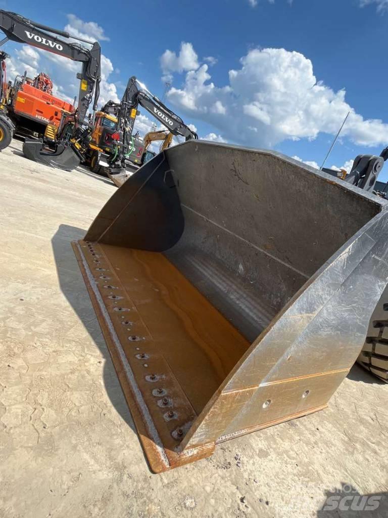Volvo L220H Колесни товарачи