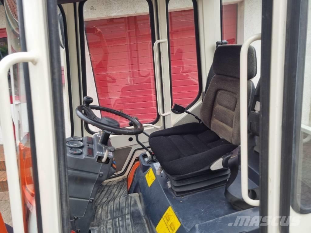 Kubota R 520 N Колесни товарачи