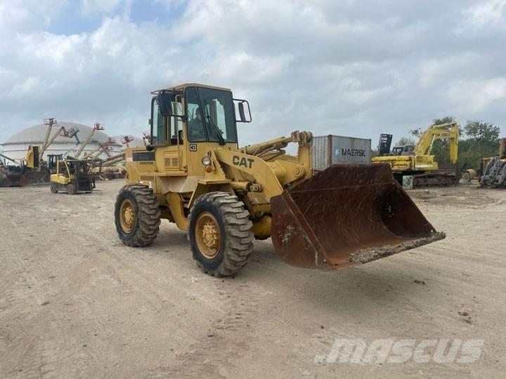 CAT 926E Колесни товарачи