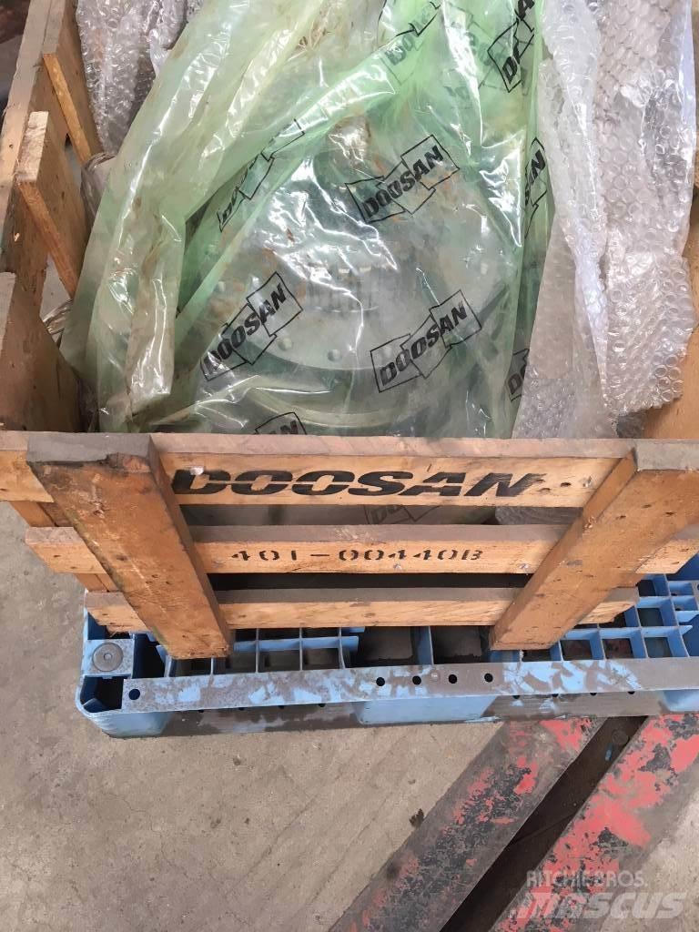 Doosan DX 300 Верижен екскаватор