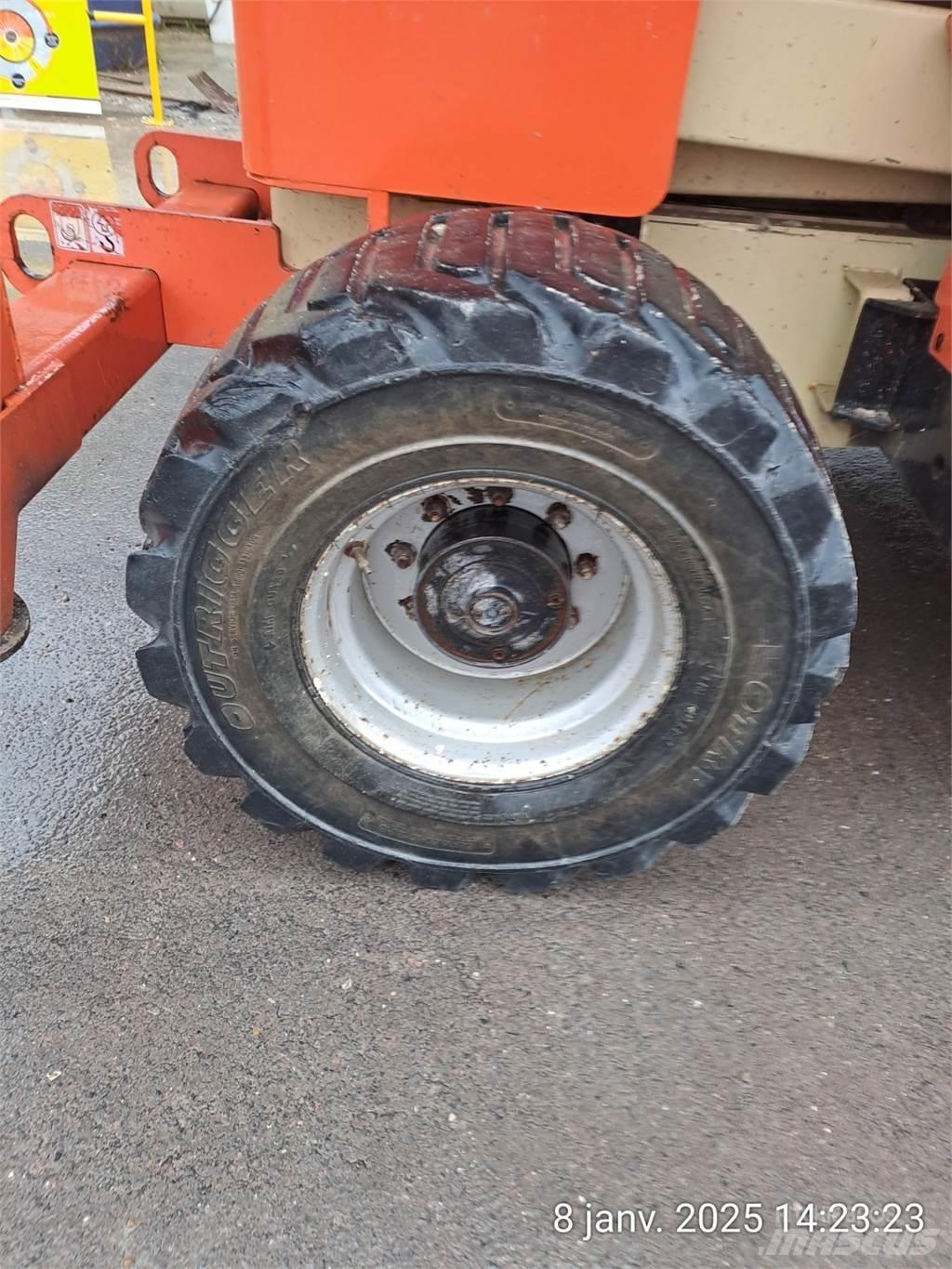 JLG 4394RT Ножични работни платформи