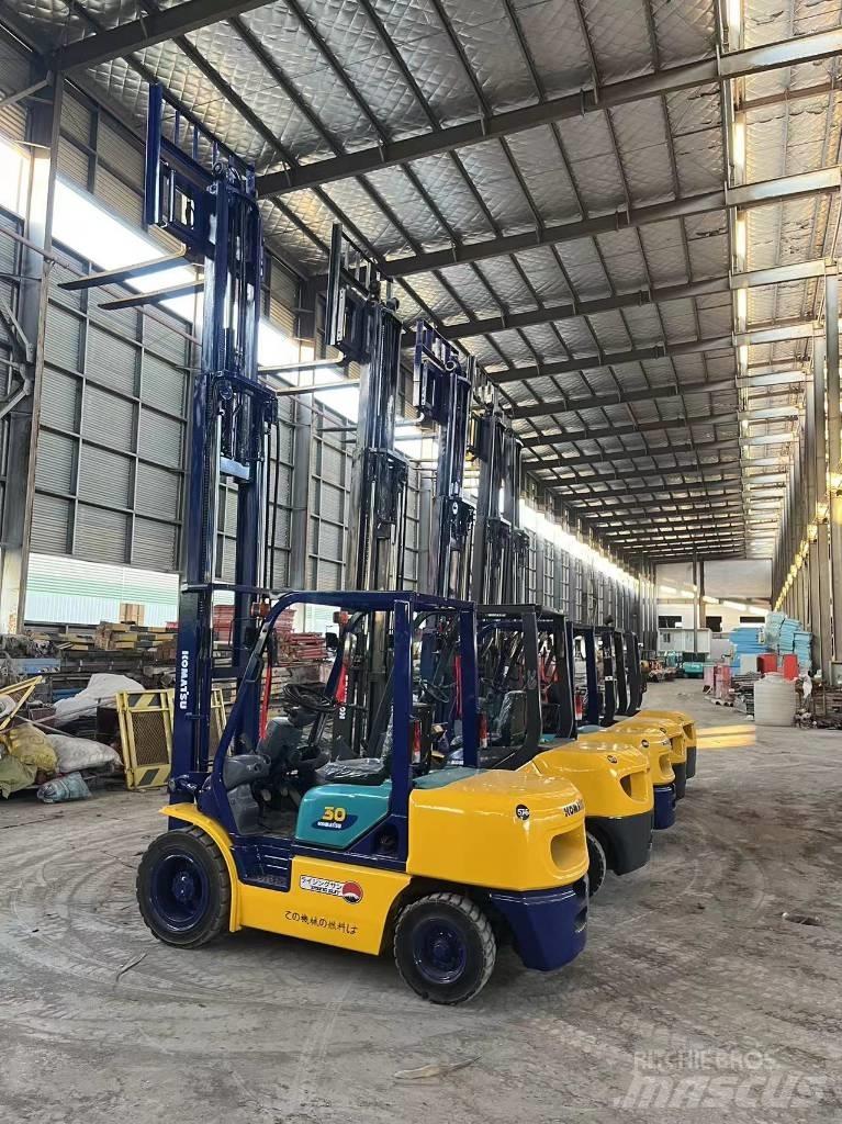 Komatsu FD 30 T-17 Дизелови камиони