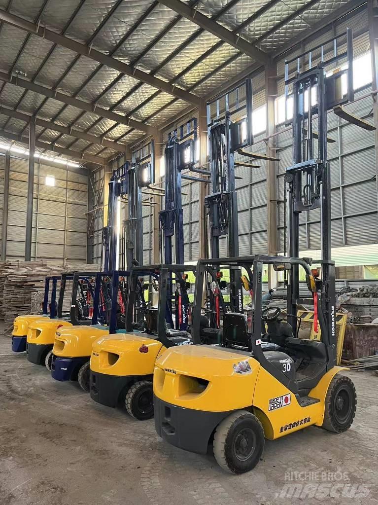 Komatsu FD 30 T-17 Дизелови камиони