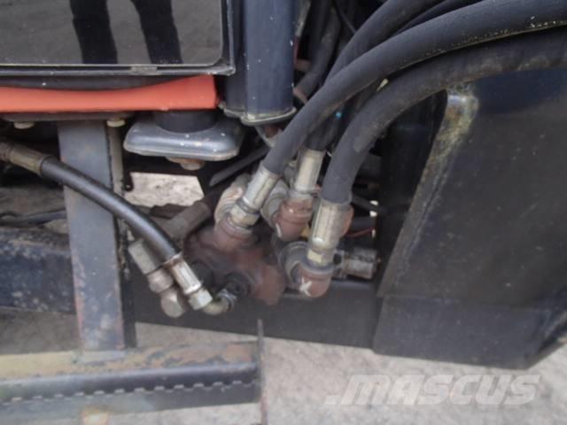 Delta 804 Трактори