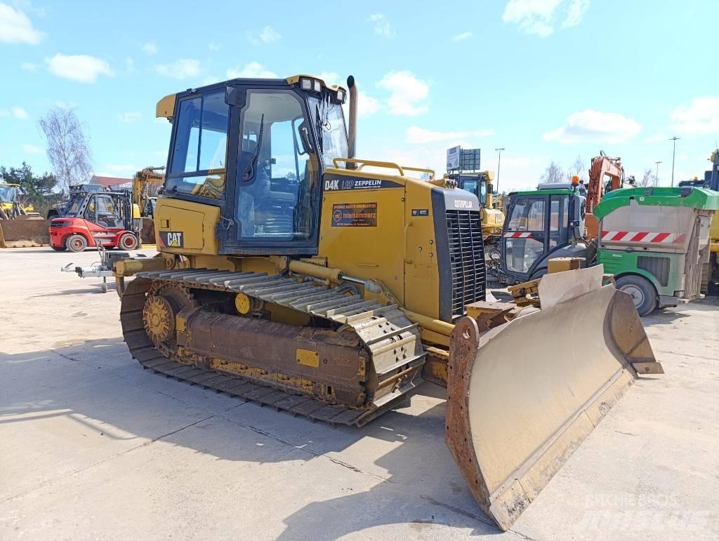 CAT D 4 K Верижни булдозери
