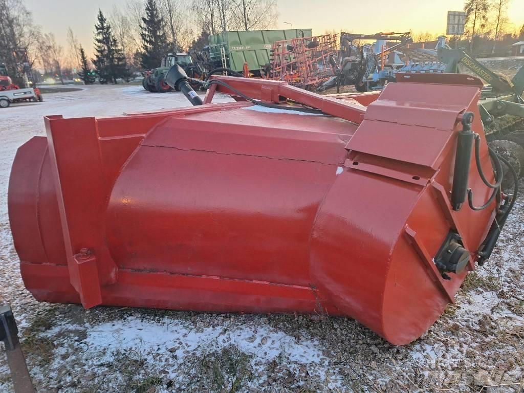 TR 270 Снегохвъргачки
