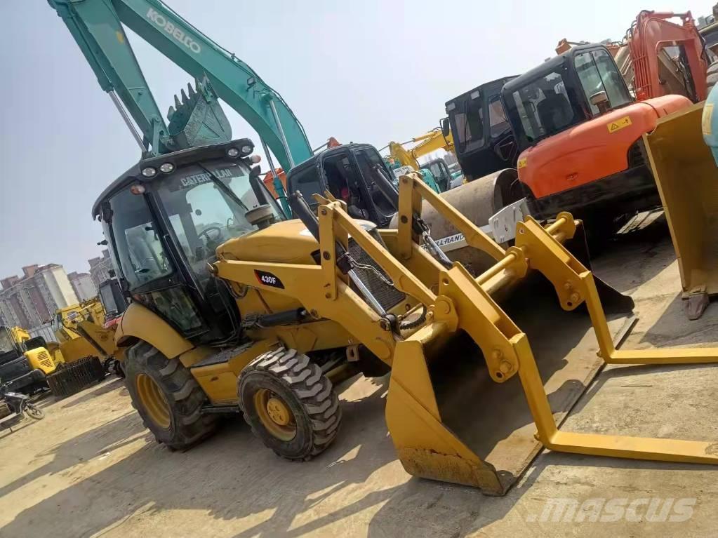 CAT 430F Товарач със заден ексватор