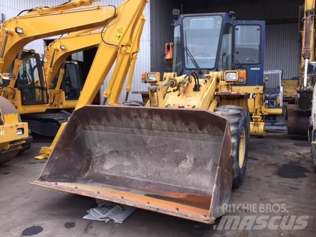 Komatsu WA150-1 Колесни товарачи