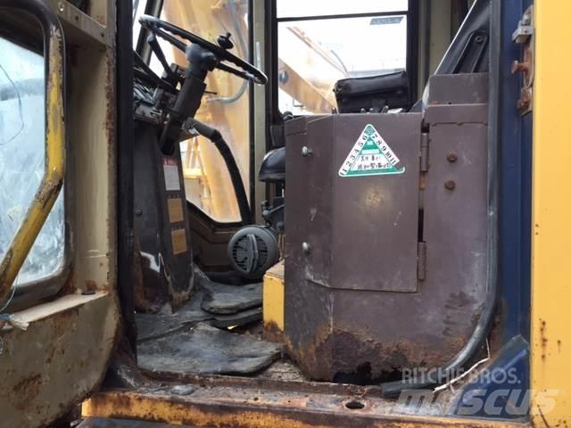 Komatsu WA150-1 Колесни товарачи