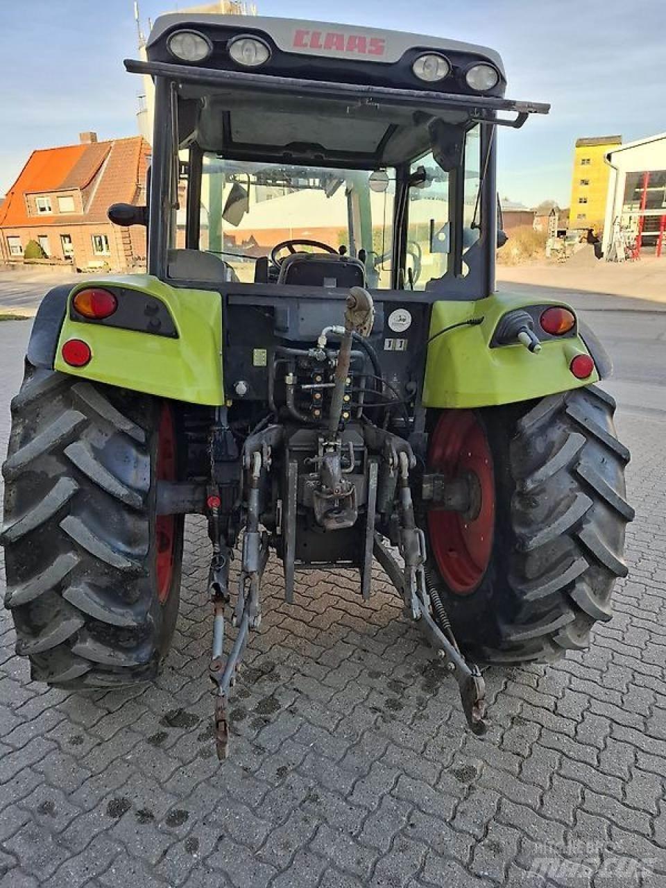 CLAAS AXOS 330 CX Трактори