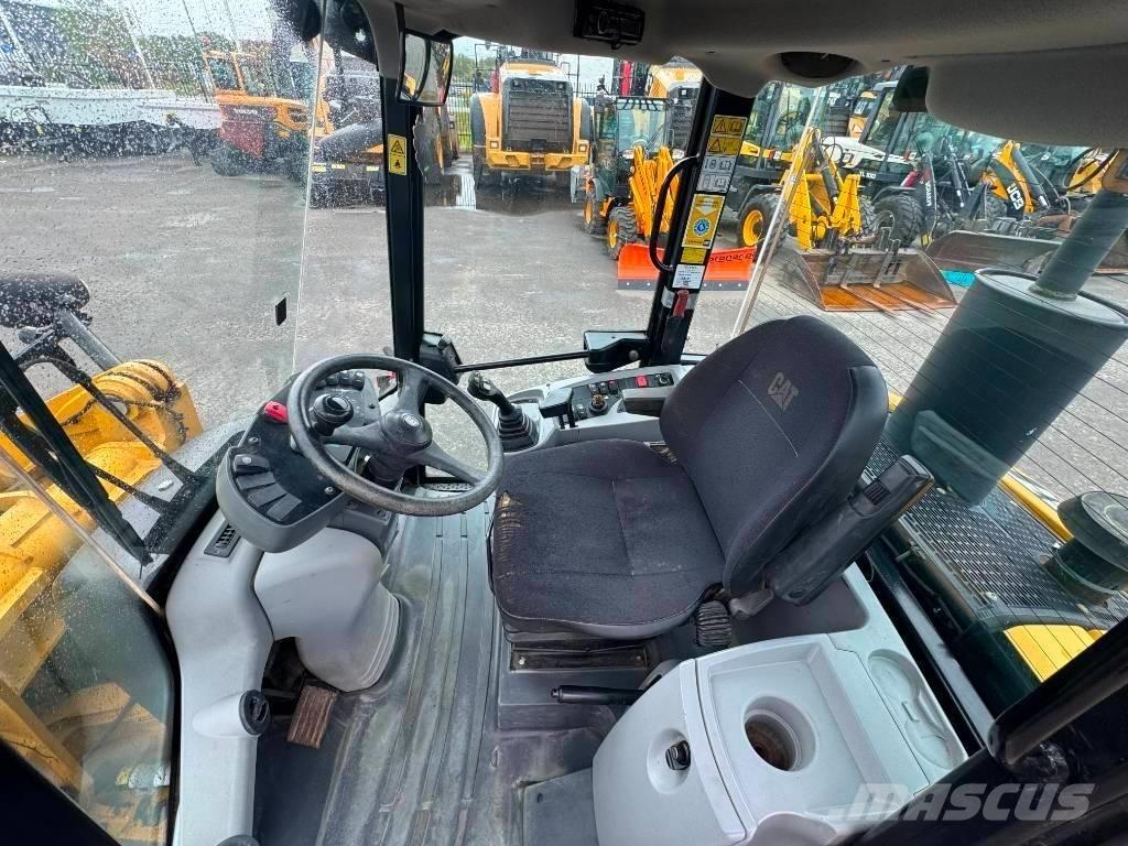 CAT 906 H Колесни товарачи