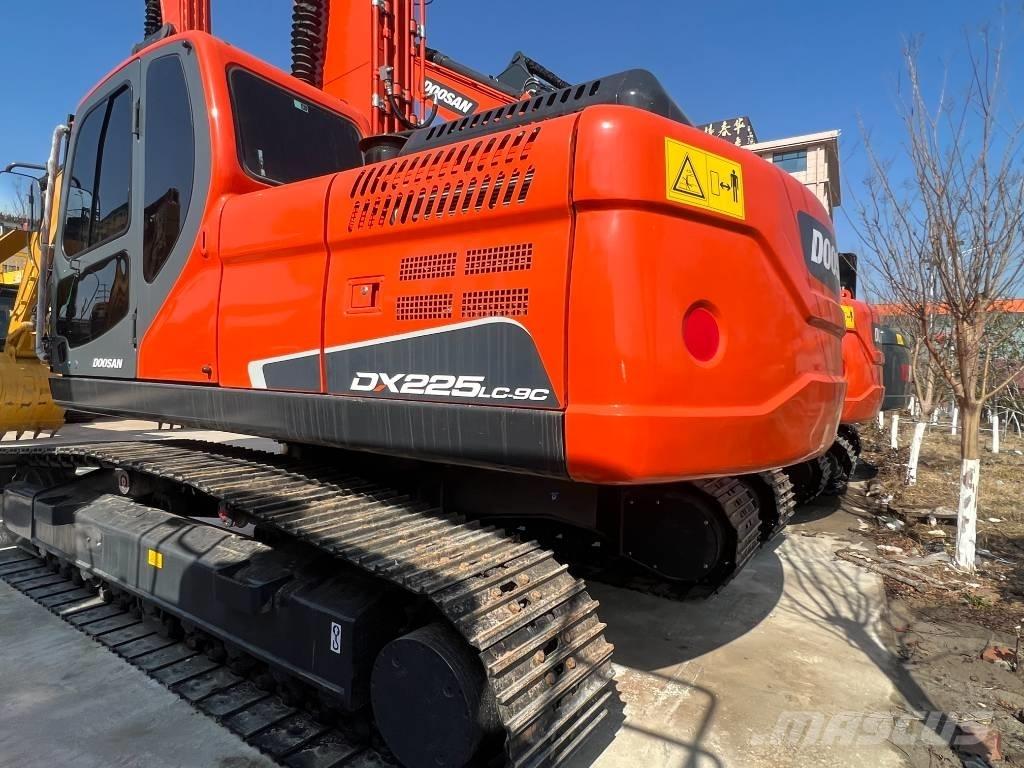 Doosan DX 225 Верижен екскаватор
