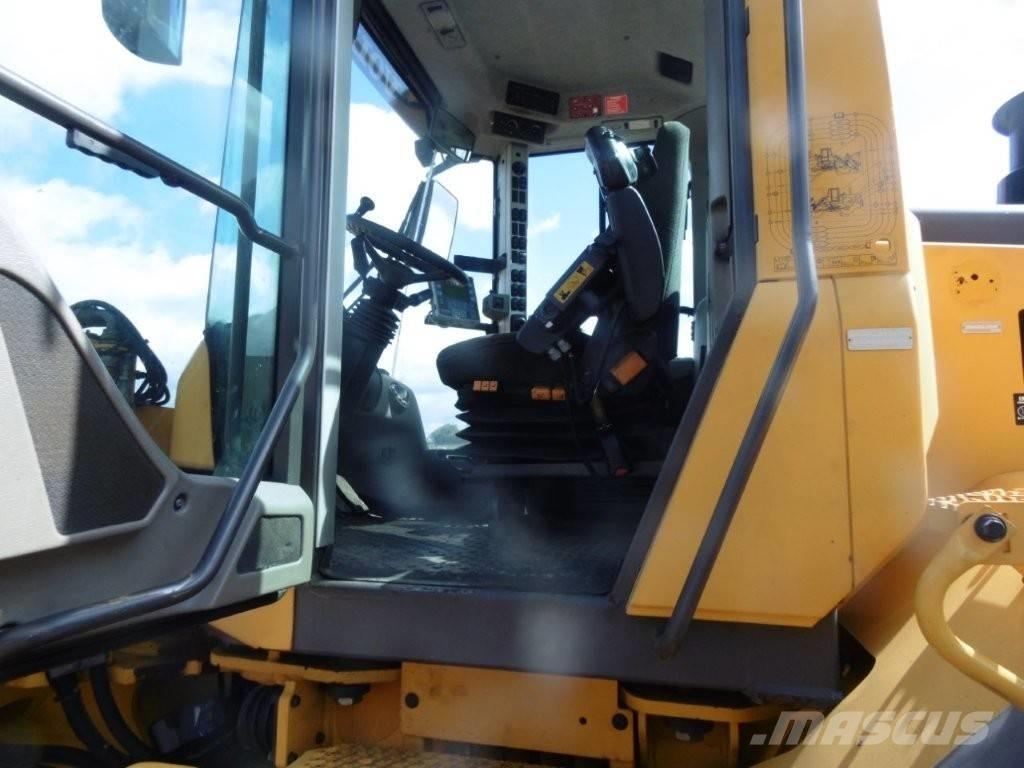 Volvo L 120 F Колесни товарачи