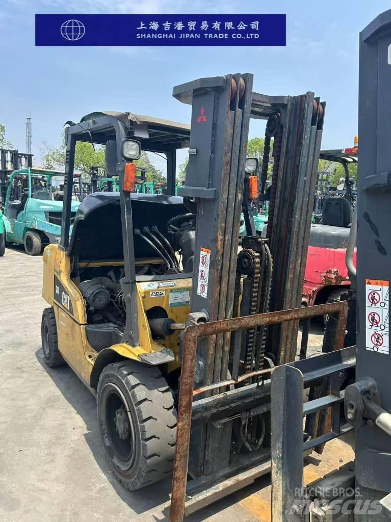 CAT 30 Дизелови камиони