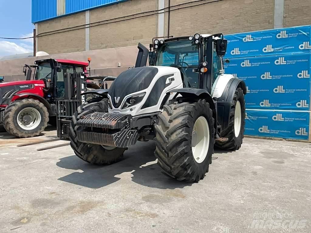 Valtra T174E Трактори