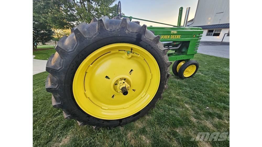 John Deere B Екскаватори