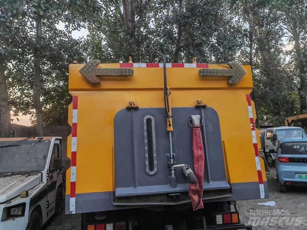 Isuzu ELF Камиони за почистване